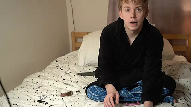 scottishtwink01 online show from November 2025 07:28:01 PM