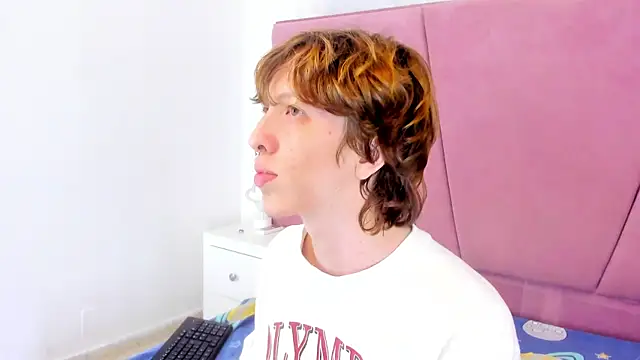 Snapshot of taylorleexx chatting on September 2025 08:05:01 PM taylorleexx online show from September 2025 08:05:01 PM