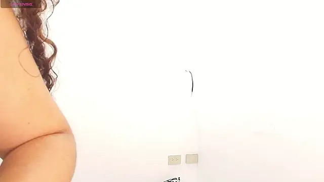 Snapshot of Isis_Bladee chatting on June 2026 02:00:01 PM Isis Bladee online show from June 2026 02:00:01 PM