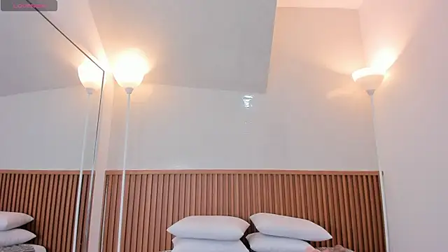 nicol giraldoo online show from January 2026 03:57:02 AM