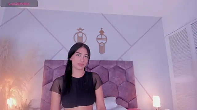 nicol giraldoo online show from May 2026 03:32:01 AM