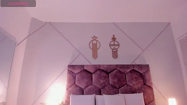 nicol giraldoo online show from March 2026 04:06:02 AM