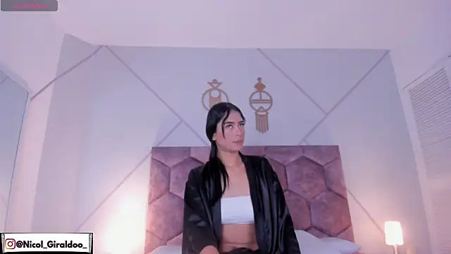 nicol giraldoo online show from April 2026 04:03:01 AM