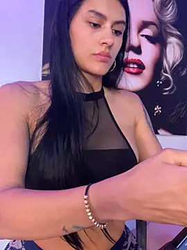 juliana1920 online show from September 2025 05:59:02 PM