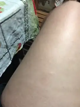 Snapshot of luzmelzinha chatting on September 2025 11:58:01 PM luzmelzinha online show from September 2025 11:58:01 PM