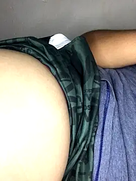 Snapshot of luzmelzinha chatting on September 2025 11:33:01 PM luzmelzinha online show from September 2025 11:33:01 PM