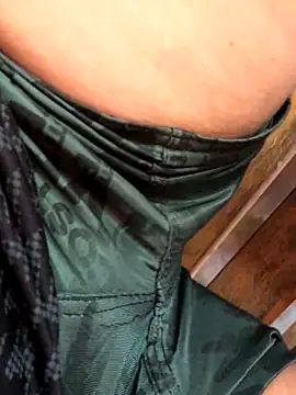 Snapshot of luzmelzinha chatting on September 2025 03:56:01 PM luzmelzinha online show from September 2025 03:56:01 PM