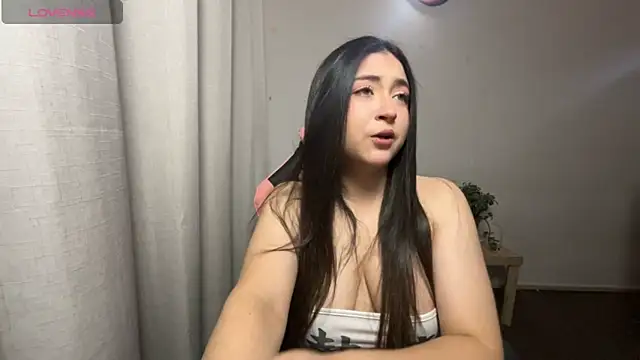 valentinauwu online show from February 2026 02:01:01 AM