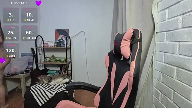 valentinauwu online show from March 2026 06:25:02 AM