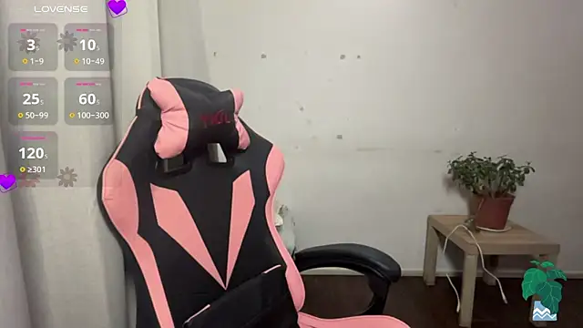 valentinauwu online show from March 2026 12:44:02 AM