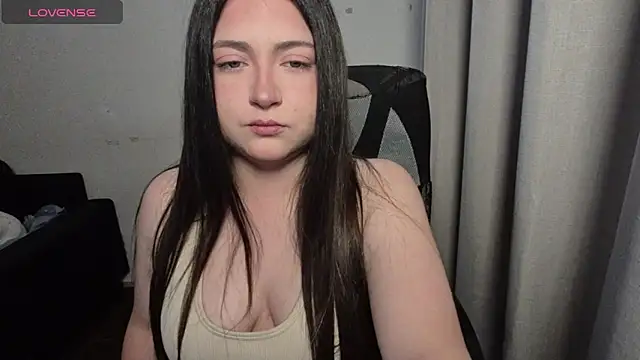 valentinauwu online show from December 2025 01:08:02 AM