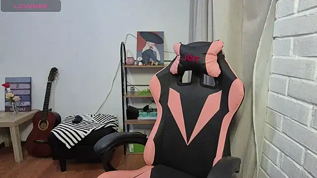 valentinauwu online show from March 2026 12:24:02 AM