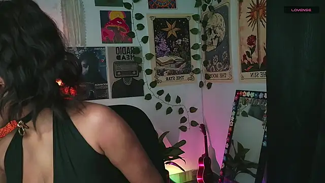 Snapshot of Raven_luv chatting on September 2025 10:01:02 PM Raven luv online show from September 2025 10:01:02 PM