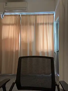 wly2028 online show from November 2025 05:40:02 AM