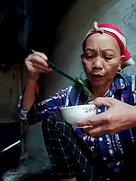 Snapshot of -Xuka-200 chatting on November 2025 05:06:02 AM -Xuka-200 online show from November 2025 05:06:02 AM