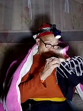 Snapshot of -Xuka-200 chatting on November 2025 12:05:02 PM -Xuka-200 online show from November 2025 12:05:02 PM