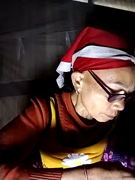 Snapshot of -Xuka-200 chatting on December 2025 12:04:01 AM -Xuka-200 online show from December 2025 12:04:01 AM