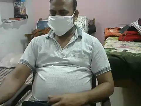 Snapshot of Famit025 chatting on February 2026 05:10:02 PM Famit025 online show from February 2026 05:10:02 PM