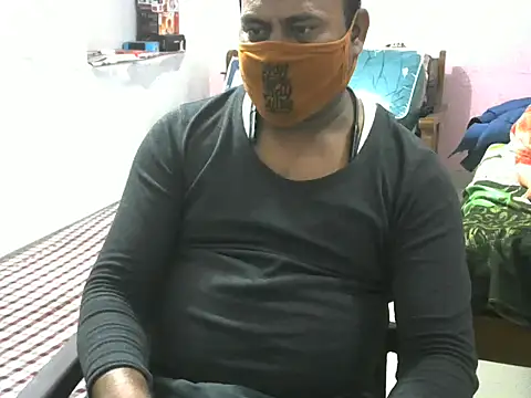 Snapshot of Famit025 chatting on January 2026 07:42:02 PM Famit025 online show from January 2026 07:42:02 PM