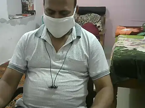 Snapshot of Famit025 chatting on February 2026 06:07:02 PM Famit025 online show from February 2026 06:07:02 PM