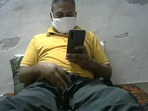 Snapshot of Famit025 chatting on February 2026 06:10:02 PM Famit025 online show from February 2026 06:10:02 PM