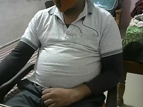 Snapshot of Famit025 chatting on January 2026 05:42:01 PM Famit025 online show from January 2026 05:42:01 PM