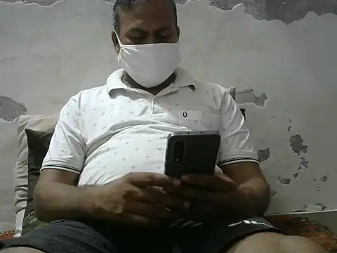 Famit025 online show from March 2026 06:18:02 PM