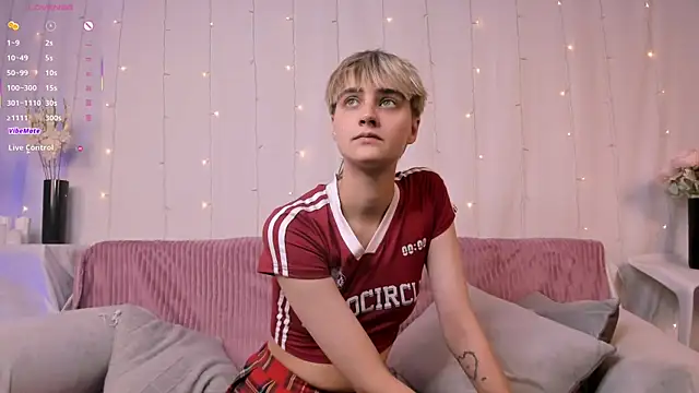 Snapshot of Astrellia chatting on October 2025 07:25:02 PM Astrellia online show from October 2025 07:25:02 PM