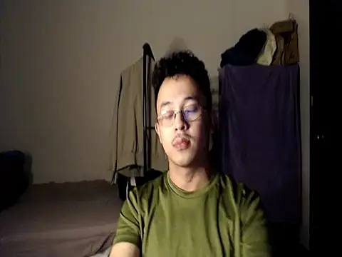 Snapshot of itsyour_Asianboy15 chatting on April 2026 02:44:02 PM itsyour Asianboy15 online show from April 2026 02:44:02 PM