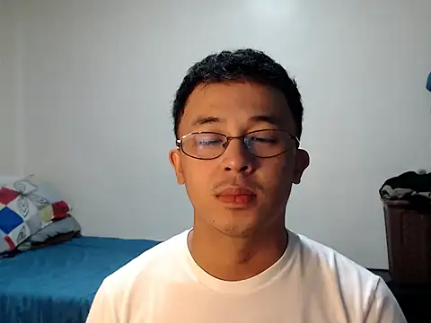 Snapshot of itsyour_Asianboy15 chatting on February 2026 01:11:01 PM itsyour Asianboy15 online show from February 2026 01:11:01 PM