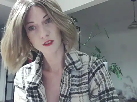 Snapshot of MadMadelin chatting on September 2025 05:08:01 PM MadMadelin online show from September 2025 05:08:01 PM