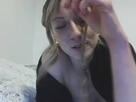 Snapshot of MadMadelin chatting on September 2025 04:52:01 AM MadMadelin online show from September 2025 04:52:01 AM