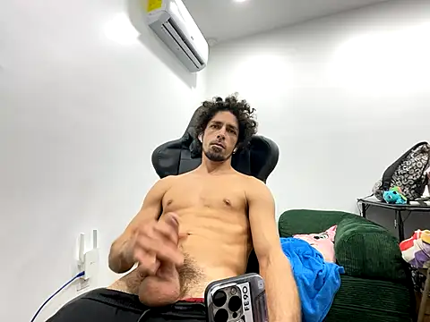 Snapshot of Stringin69 chatting on December 2025 06:01:02 AM Stringin69 online show from December 2025 06:01:02 AM