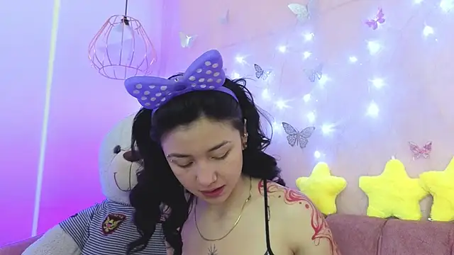 Snapshot of april_bennett chatting on November 2025 12:38:01 PM april bennett online show from November 2025 12:38:01 PM