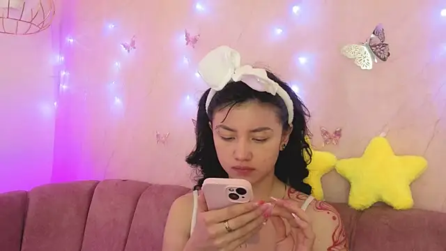 april bennett online show from December 2025 12:52:02 PM