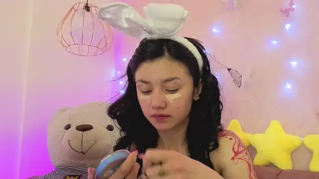 Snapshot of april_bennett chatting on December 2025 12:22:02 PM april bennett online show from December 2025 12:22:02 PM