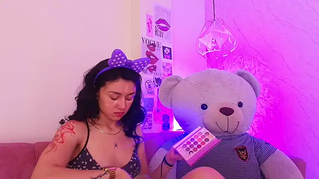 Snapshot of april_bennett chatting on October 2025 12:15:02 PM april bennett online show from October 2025 12:15:02 PM