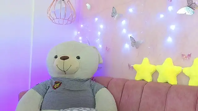 Snapshot of april_bennett chatting on December 2025 12:39:01 PM april bennett online show from December 2025 12:39:01 PM