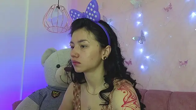 Snapshot of april_bennett chatting on December 2025 12:37:01 PM april bennett online show from December 2025 12:37:01 PM