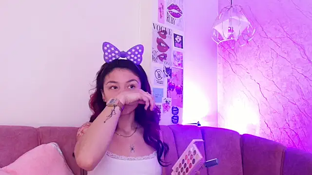 Snapshot of april_bennett chatting on October 2025 12:26:02 PM april bennett online show from October 2025 12:26:02 PM