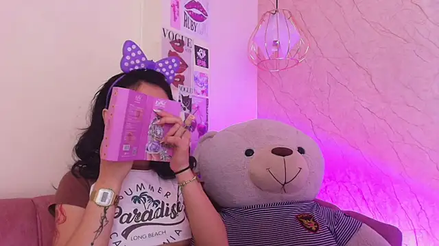 Snapshot of april_bennett chatting on November 2025 12:20:01 PM april bennett online show from November 2025 12:20:01 PM