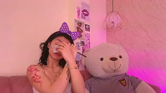 Snapshot of april_bennett chatting on November 2025 12:20:01 PM april bennett online show from November 2025 12:20:01 PM