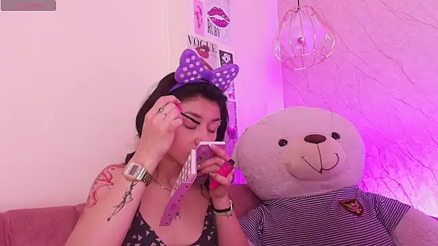 Snapshot of april_bennett chatting on November 2025 12:19:01 PM april bennett online show from November 2025 12:19:01 PM