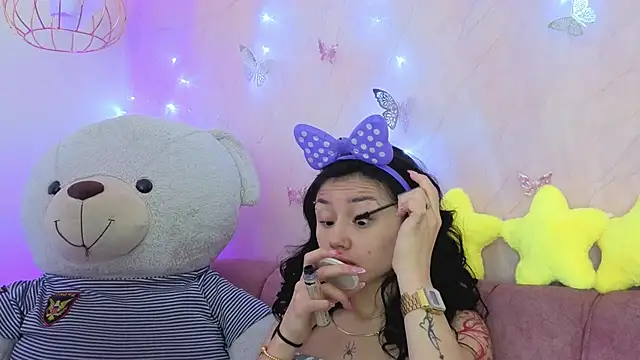 april bennett online show from December 2025 12:43:02 PM