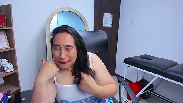 LeilaSmith  online show from May 2026 12:57:01 PM