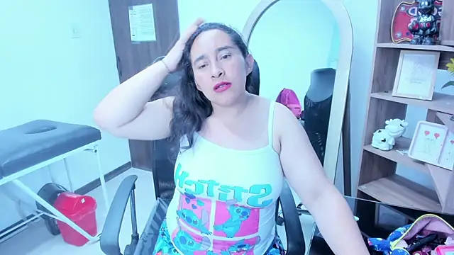 LeilaSmith  online show from May 2026 12:01:02 PM