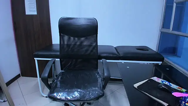 LeilaSmith  online show from March 2026 12:31:01 PM