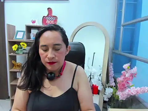 LeilaSmith  online show from September 2025 01:29:01 PM