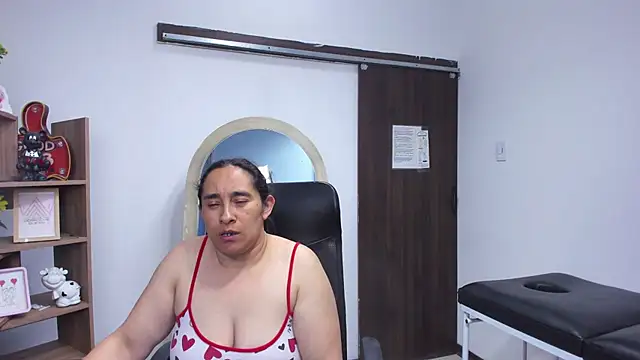 LeilaSmith  online show from May 2026 12:03:01 PM