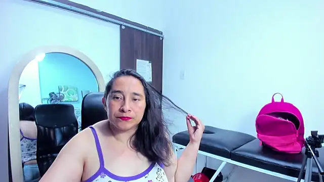 LeilaSmith  online show from May 2026 12:17:01 PM